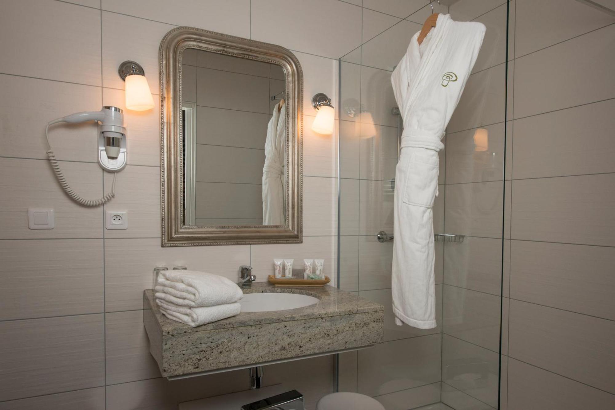 Le Manoir Du Lys, The Originals Relais Hotel Bagnoles de l'Orne Normandie Luaran gambar